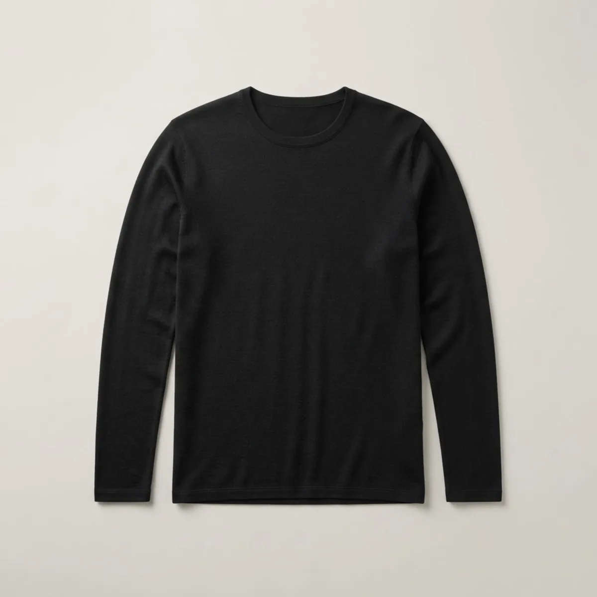 Camiseta de lana merino Kelpa Merino 150 manga larga, color negro, extendida en plano